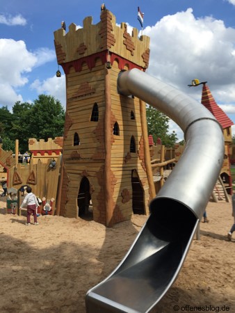 Spielplatz Ritterburg Turmrutschbahn