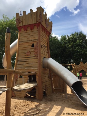 Spielplatz Ritterburg Turmrutschbahnen